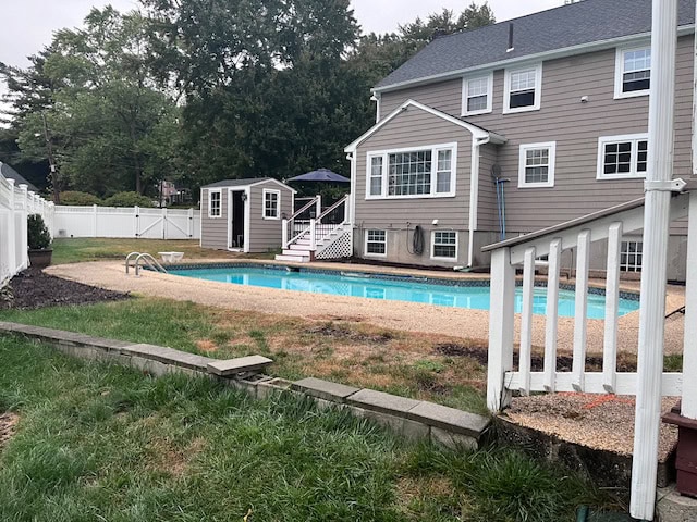 House with pool in backyard before pool renovation by Dex by Terra.